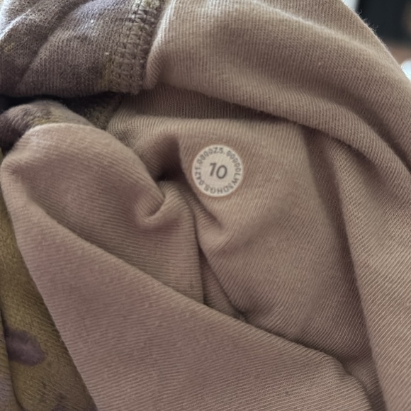 Lululemon Scuba High-Rise Jogger
Orbital Tie Dye Mauve Grey Multi - Picture 5 of 6